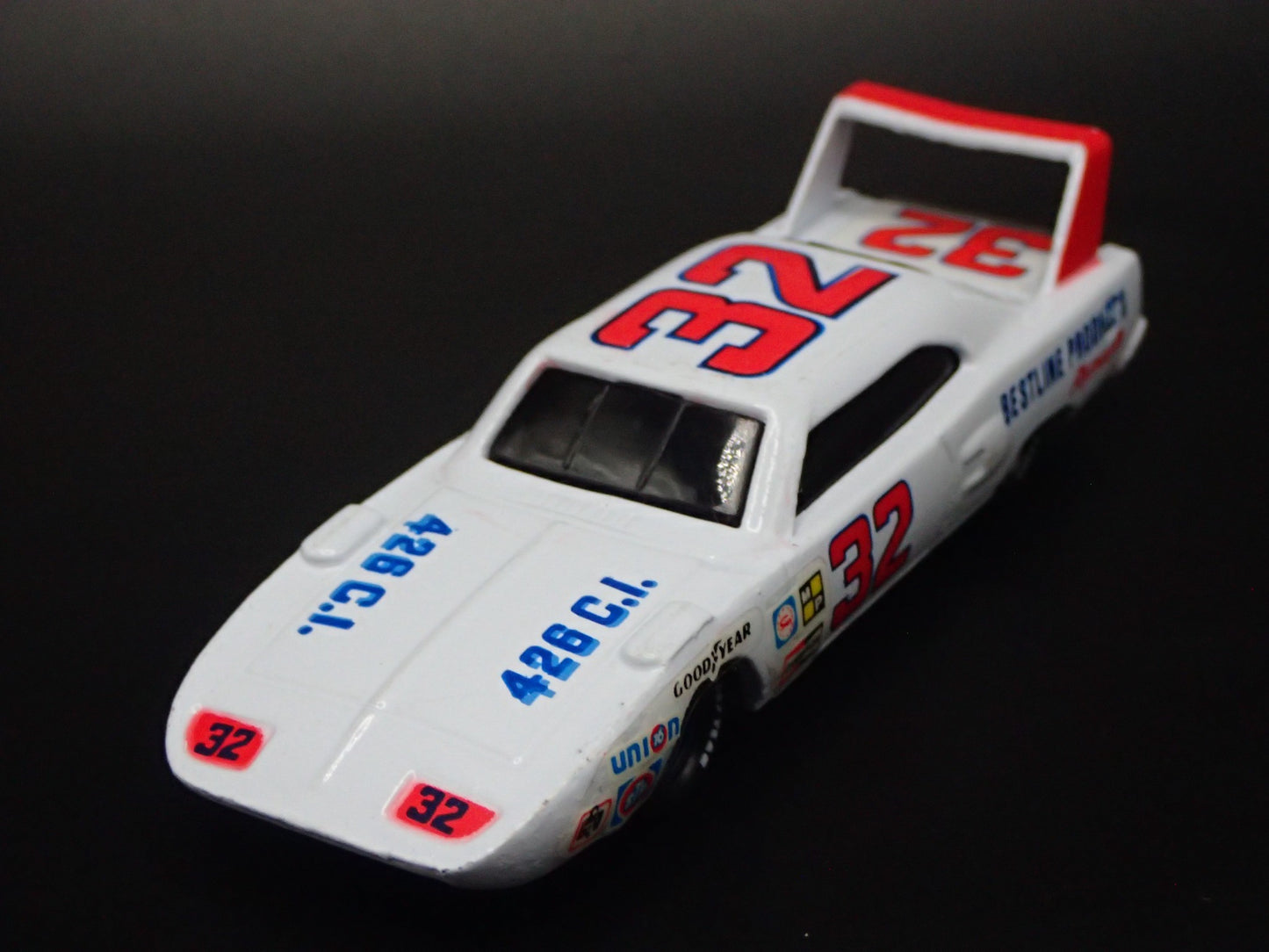 1970 70 PLYMOUTH SUPERBIRD DICK BROOKS #32 WHITE 1:64 SCALE DIECAST MODEL CAR