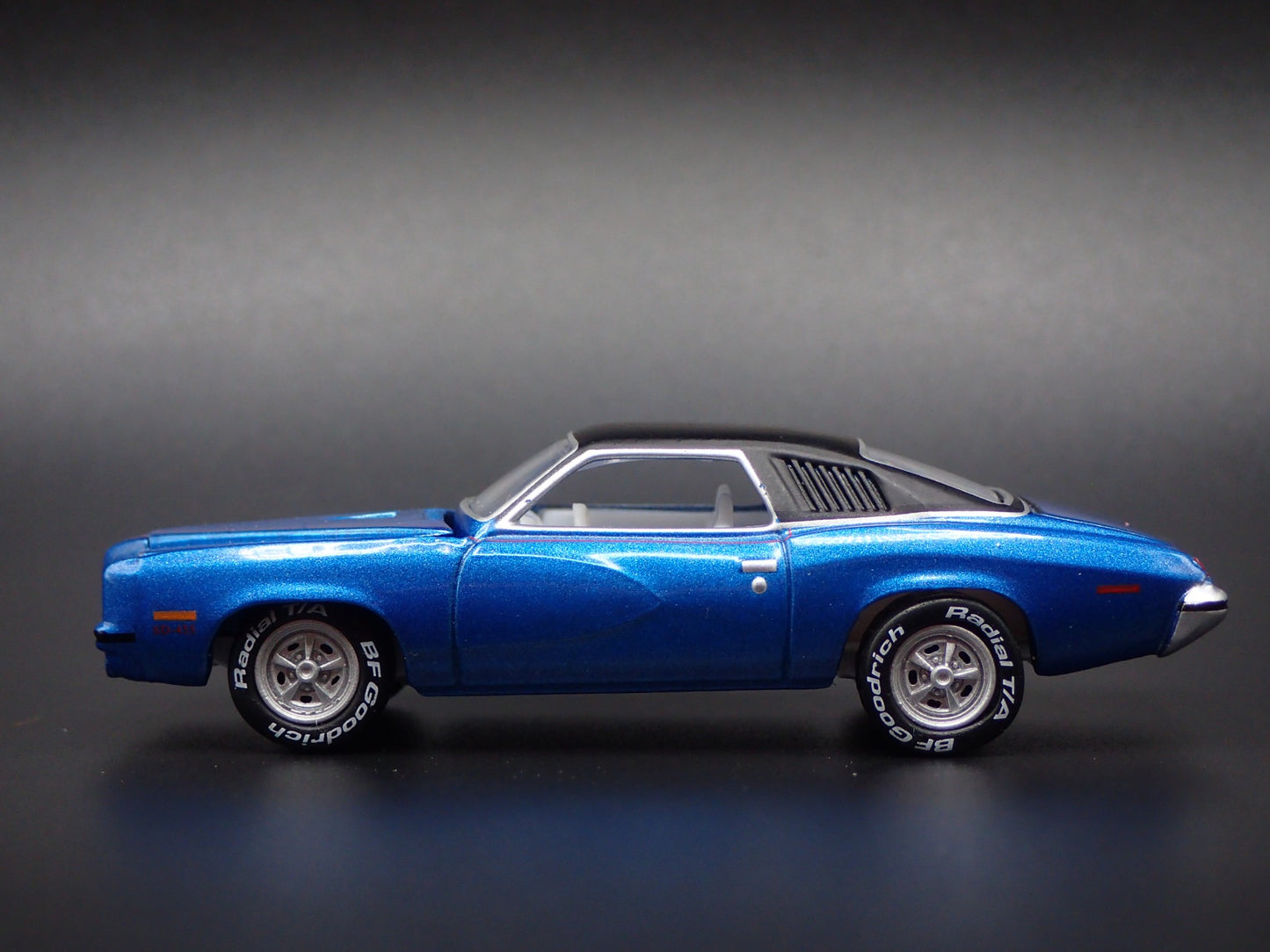 1973 PONTIAC GRAND AM WHITE LIGHTNING CHASE 1/64 SCALE DIORAMA DIECAST MODEL CAR