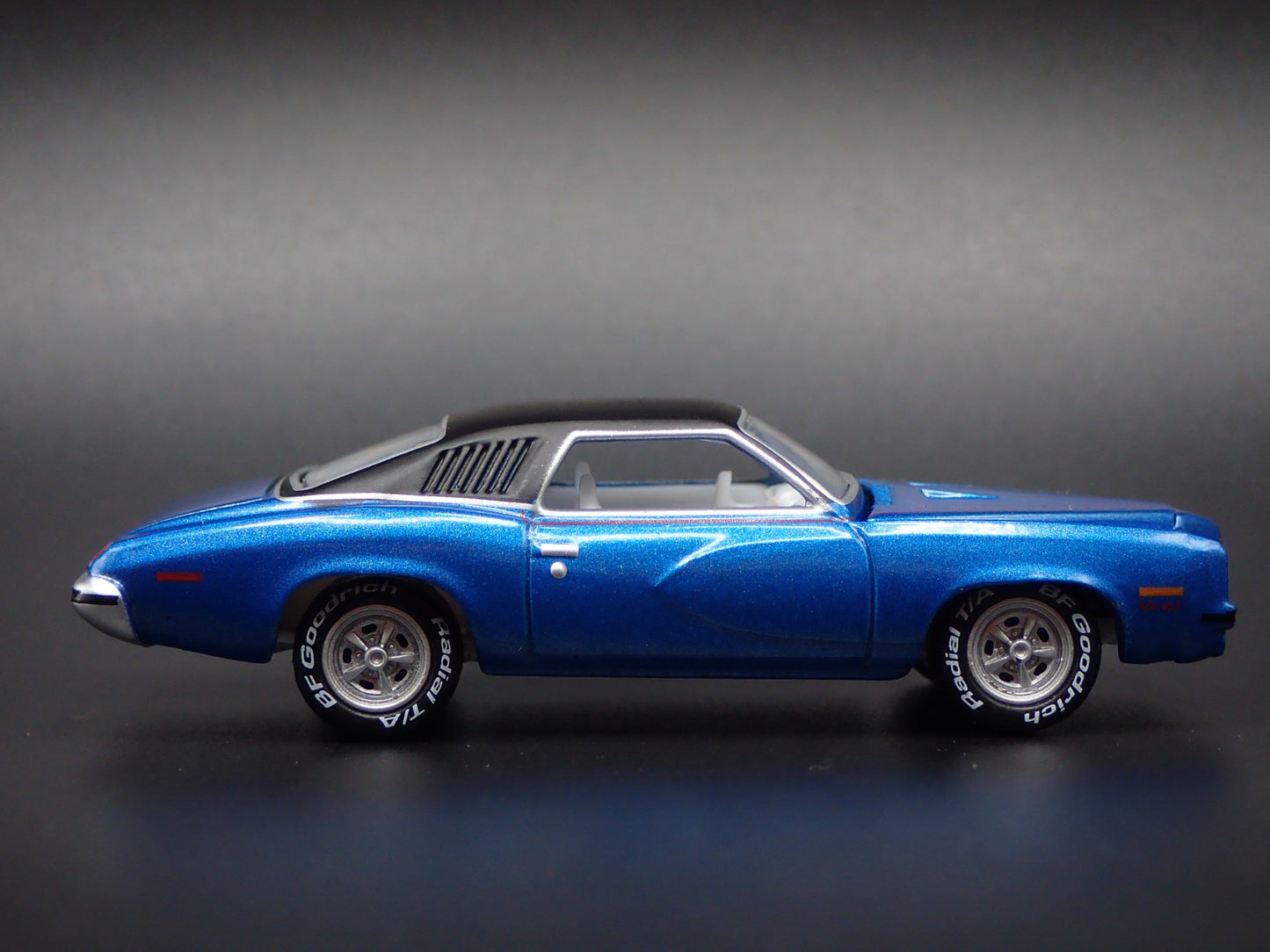 1973 PONTIAC GRAND AM WHITE LIGHTNING CHASE 1/64 SCALE DIORAMA DIECAST MODEL CAR