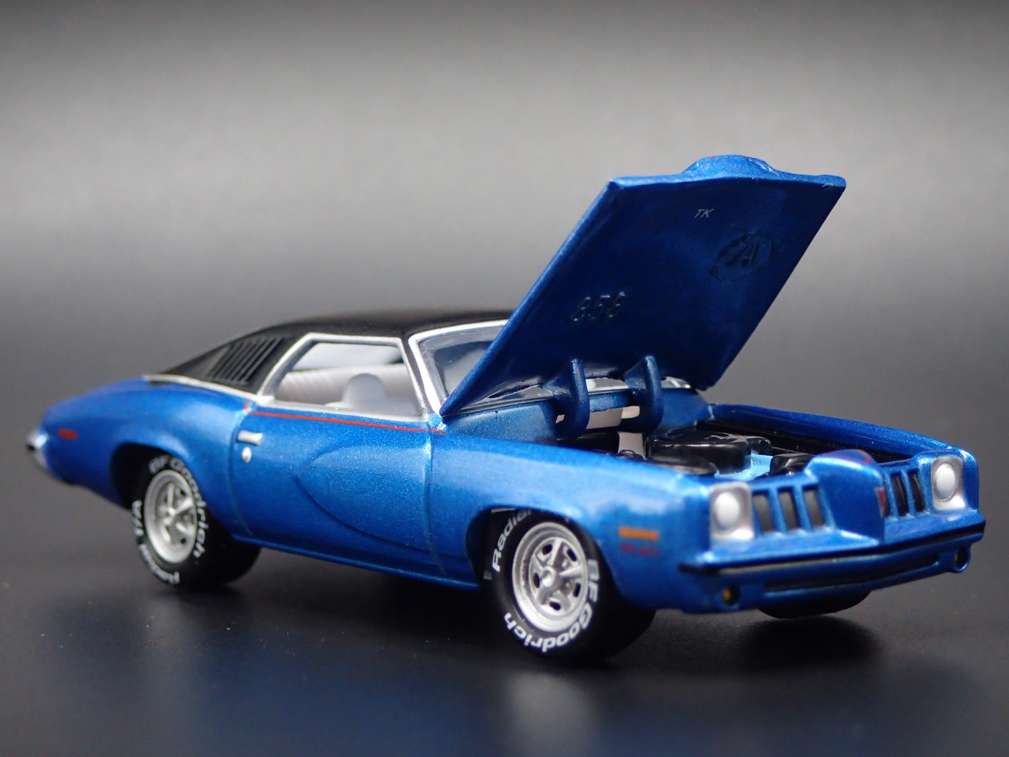 1973 PONTIAC GRAND AM WHITE LIGHTNING CHASE 1/64 SCALE DIORAMA DIECAST MODEL CAR