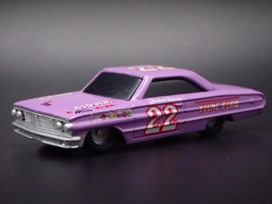 1964 64 FORD GALAXIE 22 FIREBALL ROBERTS NASCAR 1:64 SCALE DIECAST MODEL CAR