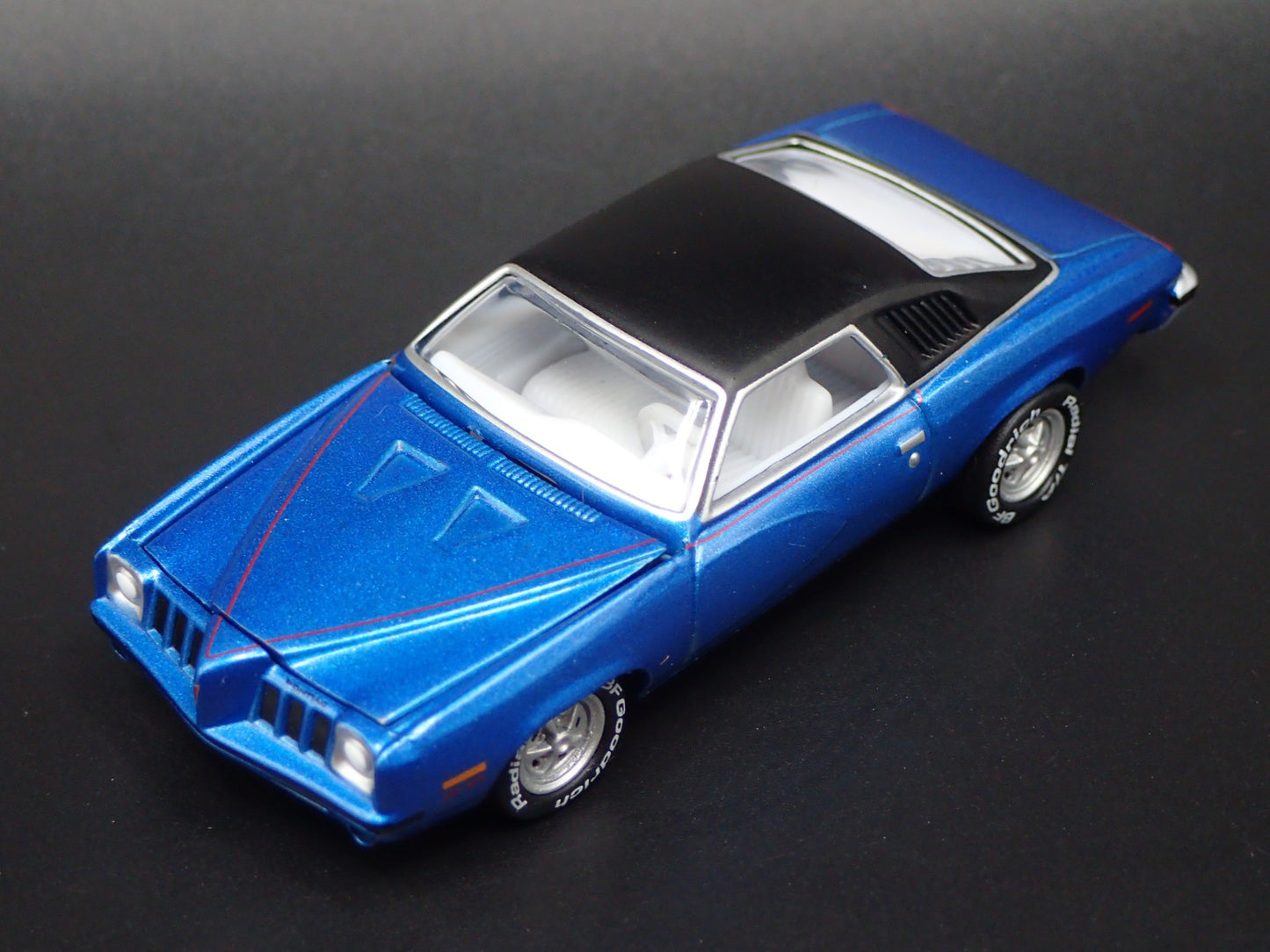 1973 PONTIAC GRAND AM WHITE LIGHTNING CHASE 1/64 SCALE DIORAMA DIECAST MODEL CAR