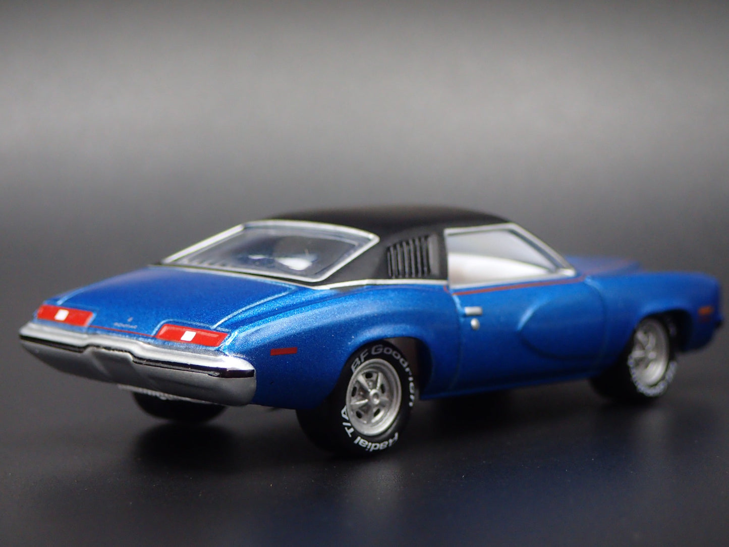 1973 PONTIAC GRAND AM WHITE LIGHTNING CHASE 1/64 SCALE DIORAMA DIECAST MODEL CAR