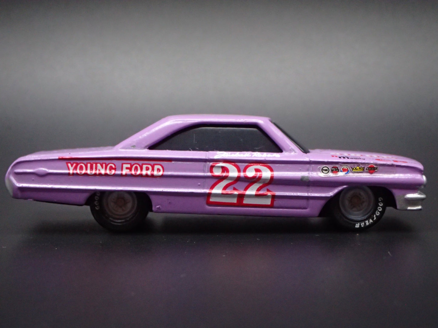 1964 64 FORD GALAXIE 22 FIREBALL ROBERTS NASCAR 1:64 SCALE DIECAST MODEL CAR