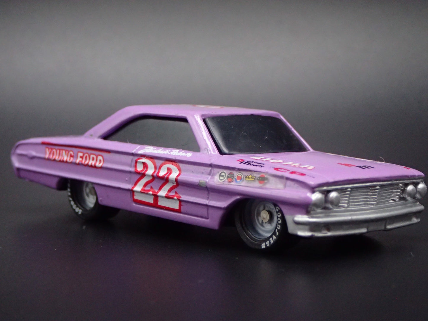 1964 64 FORD GALAXIE 22 FIREBALL ROBERTS NASCAR 1:64 SCALE DIECAST MODEL CAR