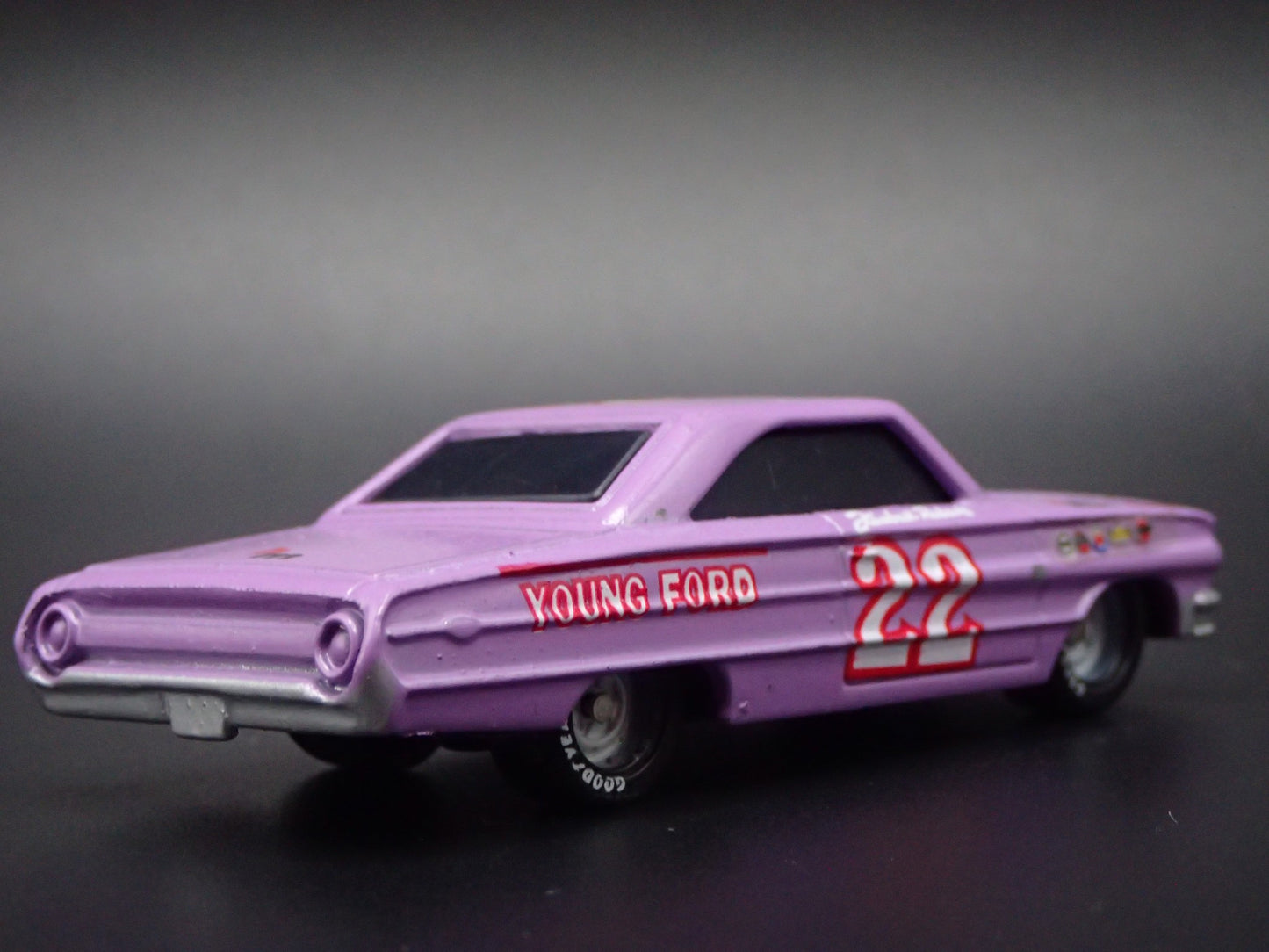 1964 64 FORD GALAXIE 22 FIREBALL ROBERTS NASCAR 1:64 SCALE DIECAST MODEL CAR