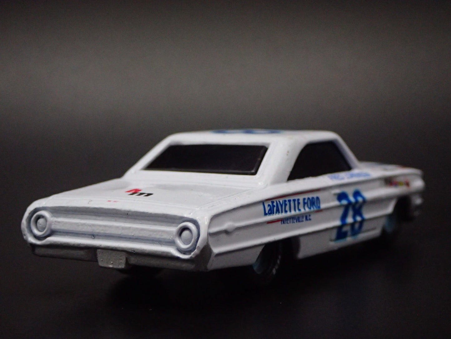 1964 64 FORD GALAXIE 28 FRED LORENZEN NASCAR WHITE 1:64 SCALE DIECAST MODEL CAR