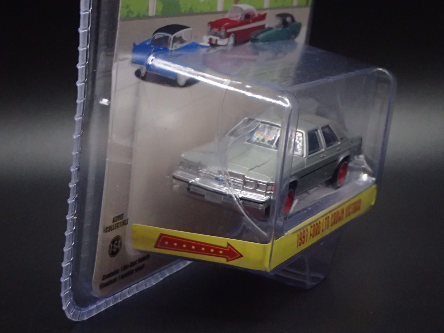 2025 GREENLIGHT RED CHASE GREEN MACHINE 1991 FORD LTD CROWN VIC SHOWROOM FLOOR 6