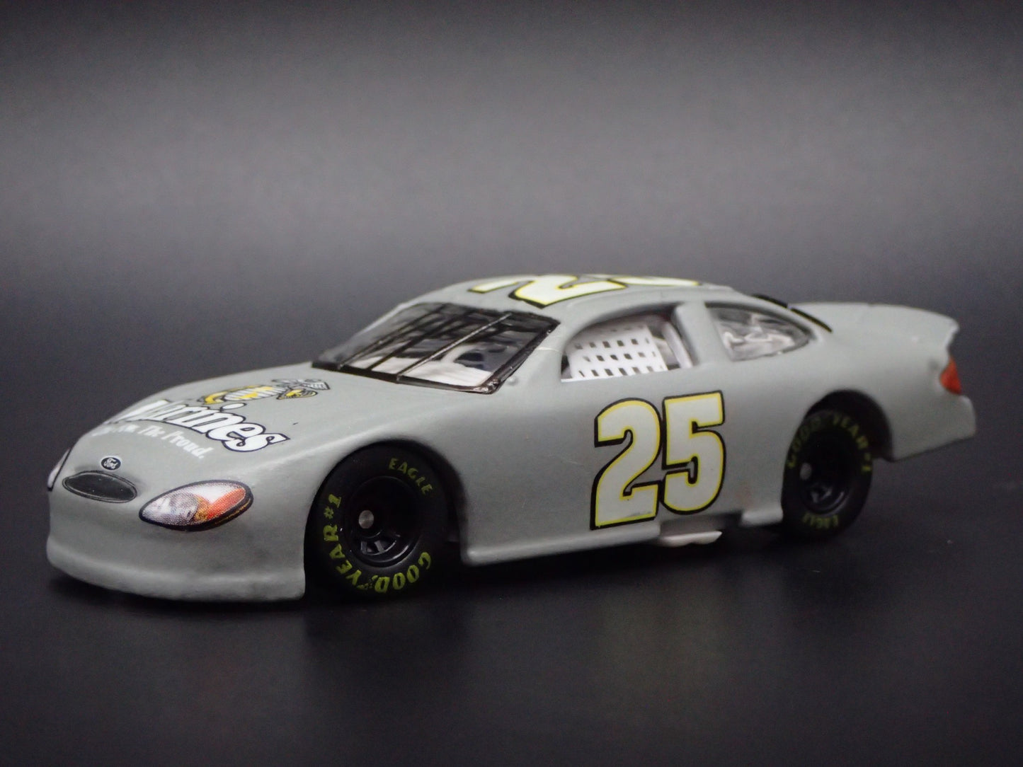 2002 02 FORD TAURUS #25 BOBBY HAMILTON JR MARINES NASCAR 1:64 SCALE DIECAST CAR