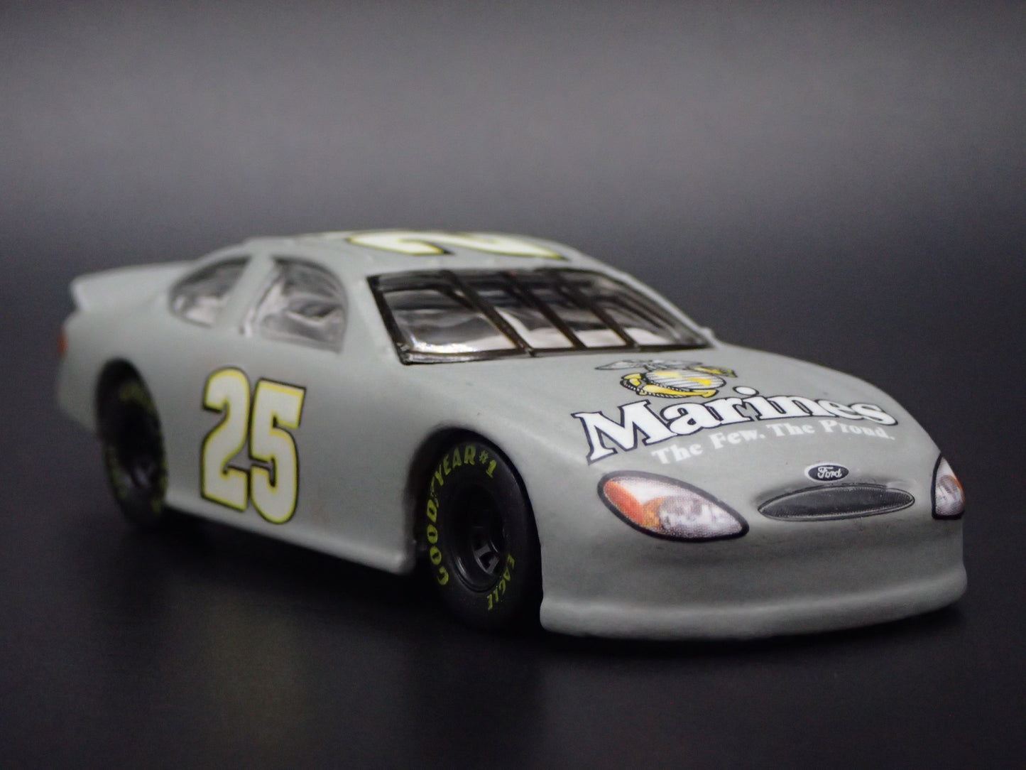 2002 02 FORD TAURUS #25 BOBBY HAMILTON JR MARINES NASCAR 1:64 SCALE DIECAST CAR