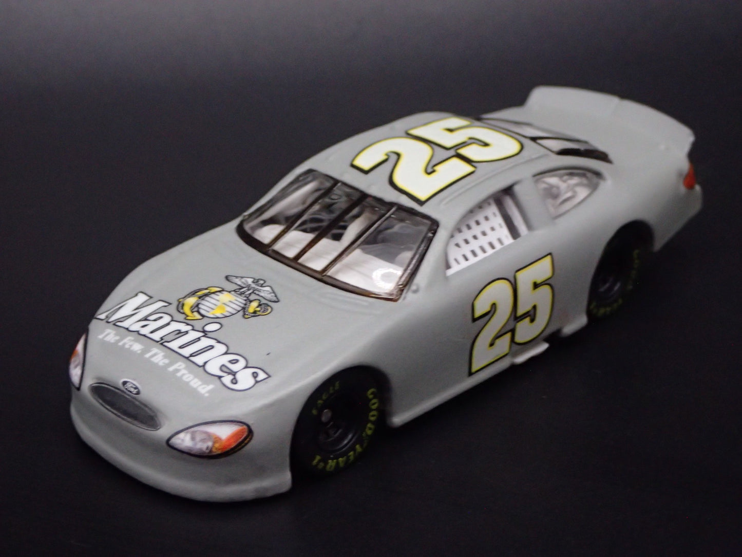 2002 02 FORD TAURUS #25 BOBBY HAMILTON JR MARINES NASCAR 1:64 SCALE DIECAST CAR