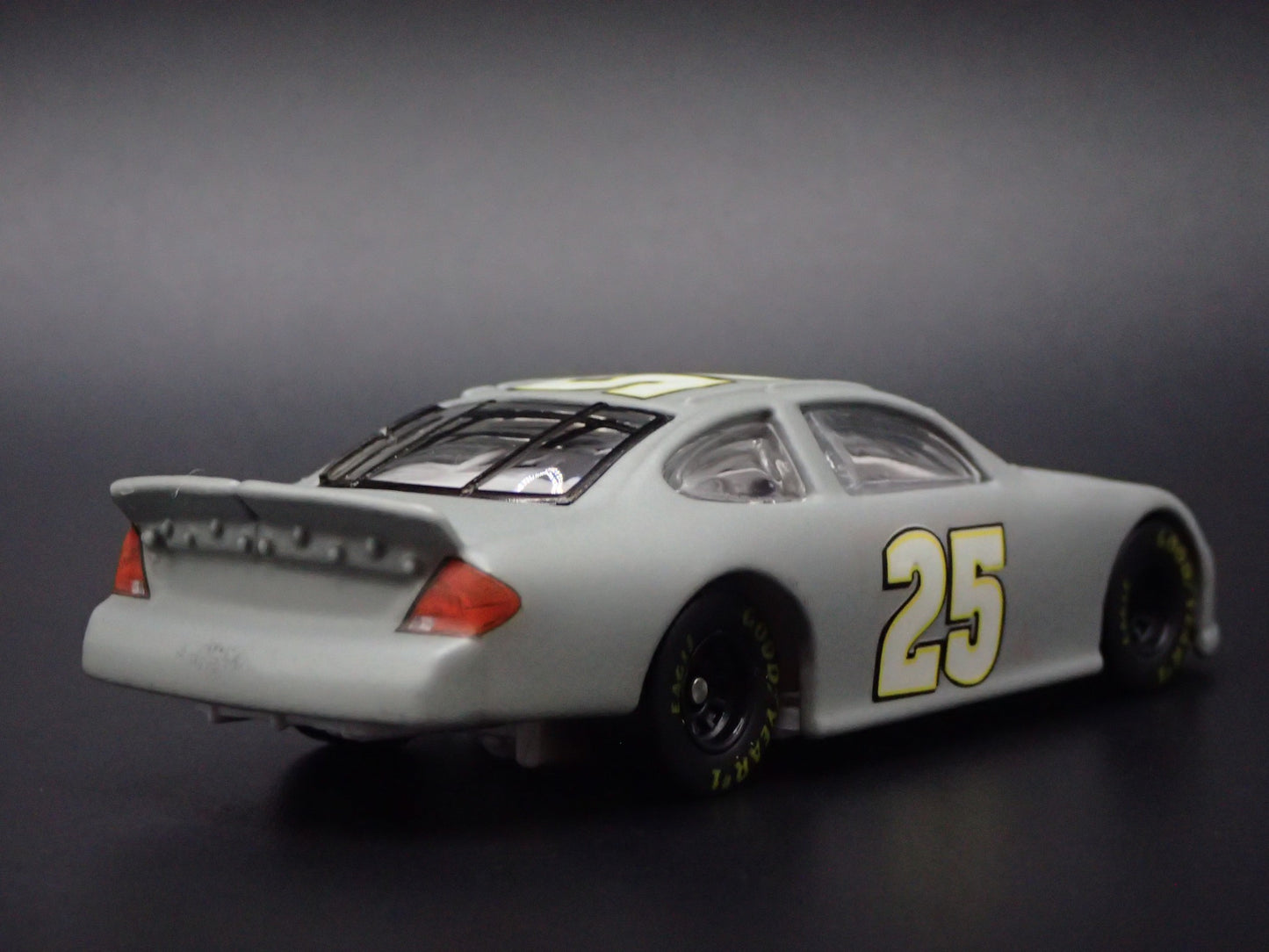 2002 02 FORD TAURUS #25 BOBBY HAMILTON JR MARINES NASCAR 1:64 SCALE DIECAST CAR