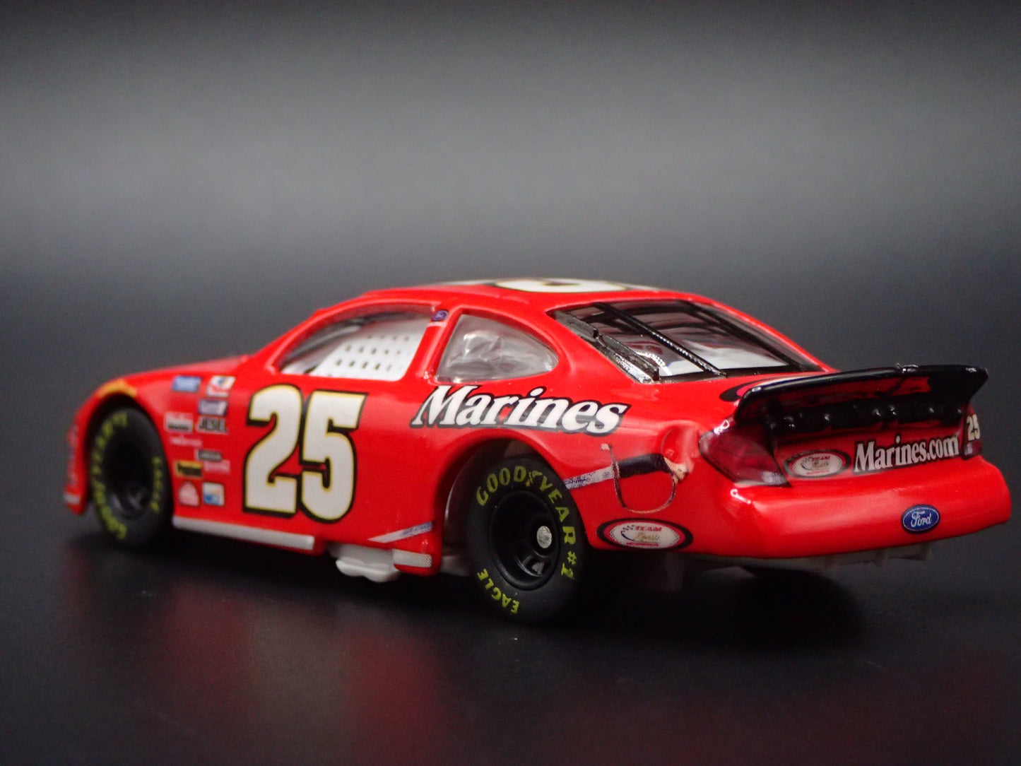 2002 02 FORD TAURUS #25 BOBBY HAMILTON JR MARINES NASCAR 1:64 SCALE DIECAST CAR
