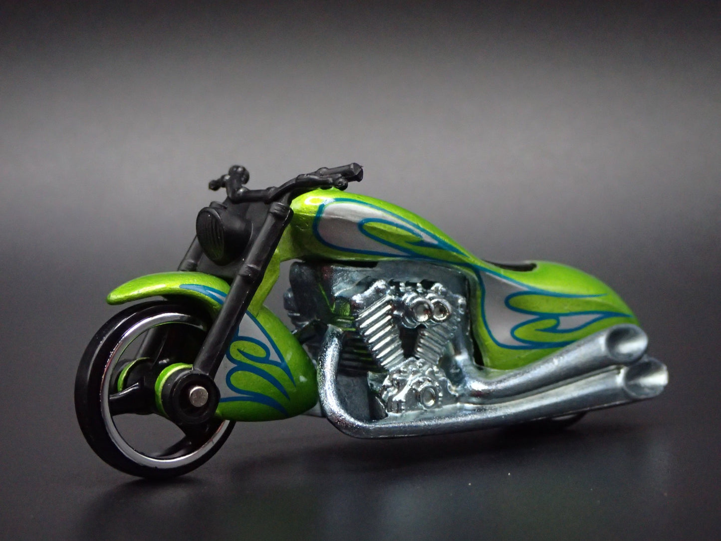 SCORCHIN SCOOTER MOTORCYCLE GREEN RARE 1:64 HW SCALE DIORAMA DIECAST MODEL CAR