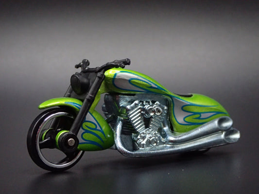 SCORCHIN SCOOTER MOTORCYCLE GREEN RARE 1:64 HW SCALE DIORAMA DIECAST MODEL CAR