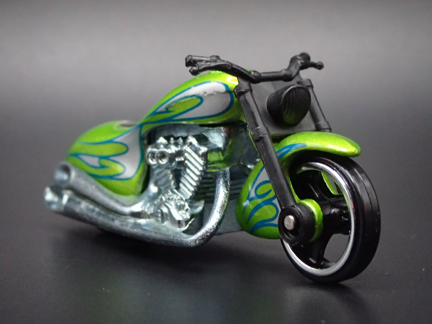 SCORCHIN SCOOTER MOTORCYCLE GREEN RARE 1:64 HW SCALE DIORAMA DIECAST MODEL CAR