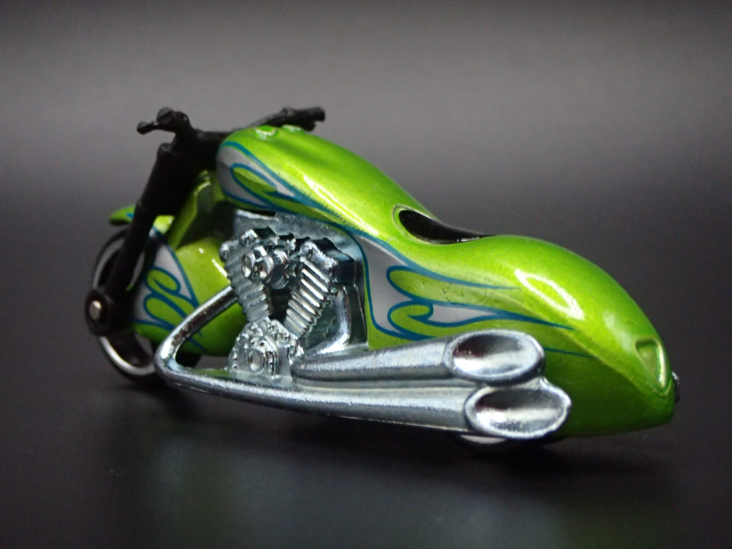 SCORCHIN SCOOTER MOTORCYCLE GREEN RARE 1:64 HW SCALE DIORAMA DIECAST MODEL CAR