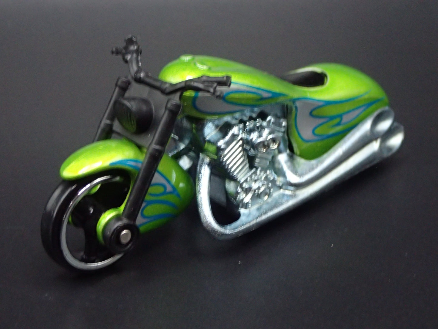 SCORCHIN SCOOTER MOTORCYCLE GREEN RARE 1:64 HW SCALE DIORAMA DIECAST MODEL CAR