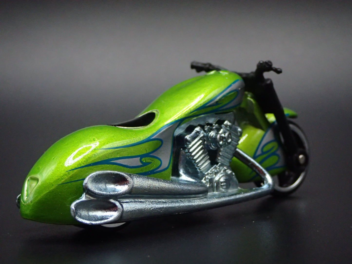 SCORCHIN SCOOTER MOTORCYCLE GREEN RARE 1:64 HW SCALE DIORAMA DIECAST MODEL CAR