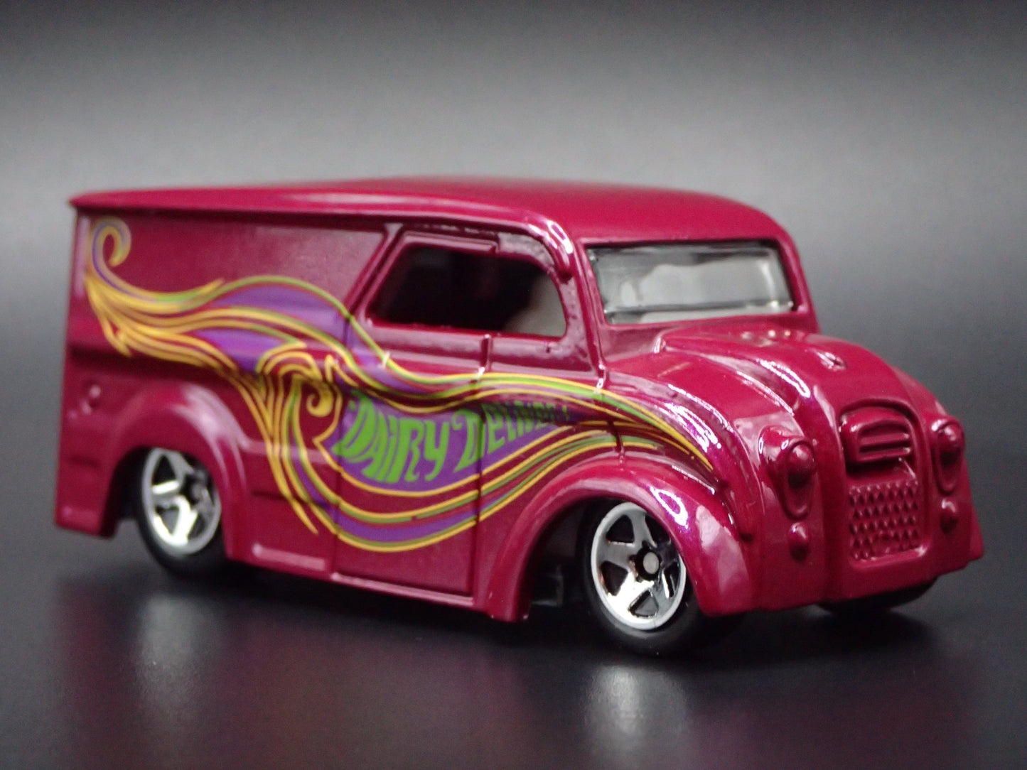 1937 - 1986 DIVCO  DAIRY DELIVERY MILK TRUCK PURPLE 1:64 SCALE DIECAST MODEL CAR