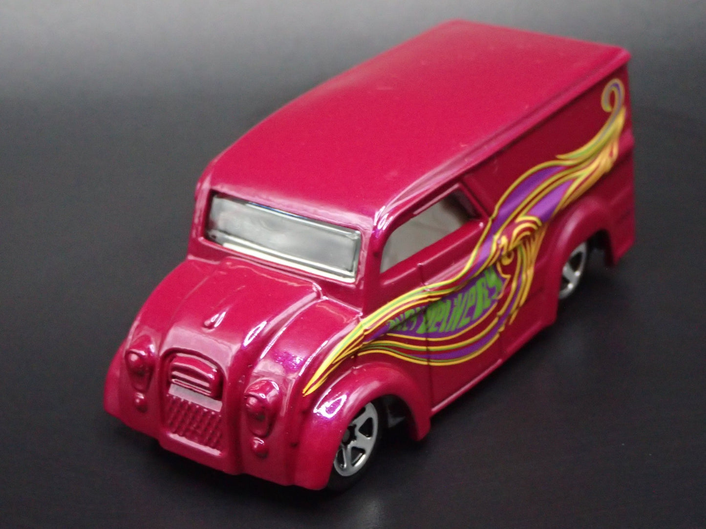 1937 - 1986 DIVCO  DAIRY DELIVERY MILK TRUCK PURPLE 1:64 SCALE DIECAST MODEL CAR