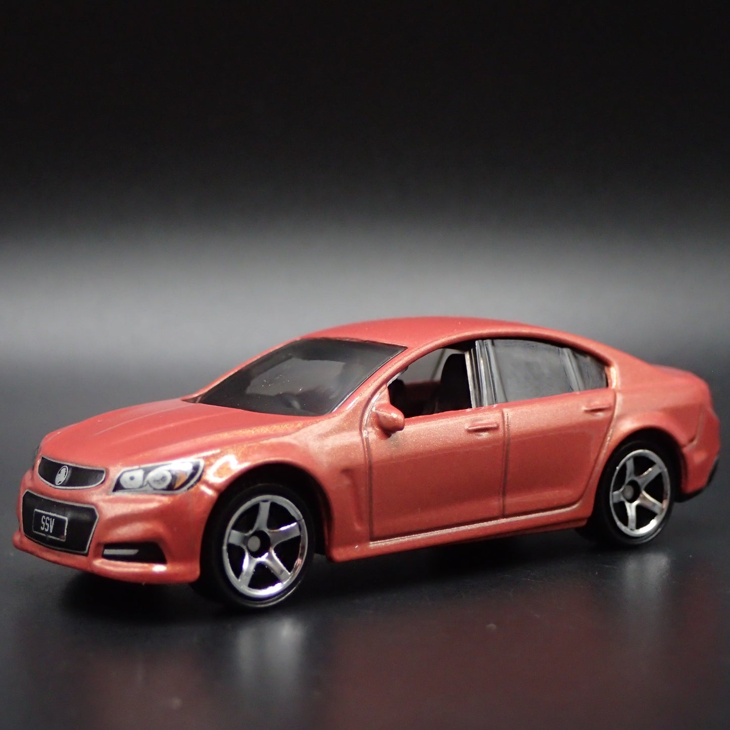 HOLDEN VF COMMODORE SSV 4 FOUR DOOR SEDAN 1:64 SCALE DIORAMA DIECAST MODEL CAR