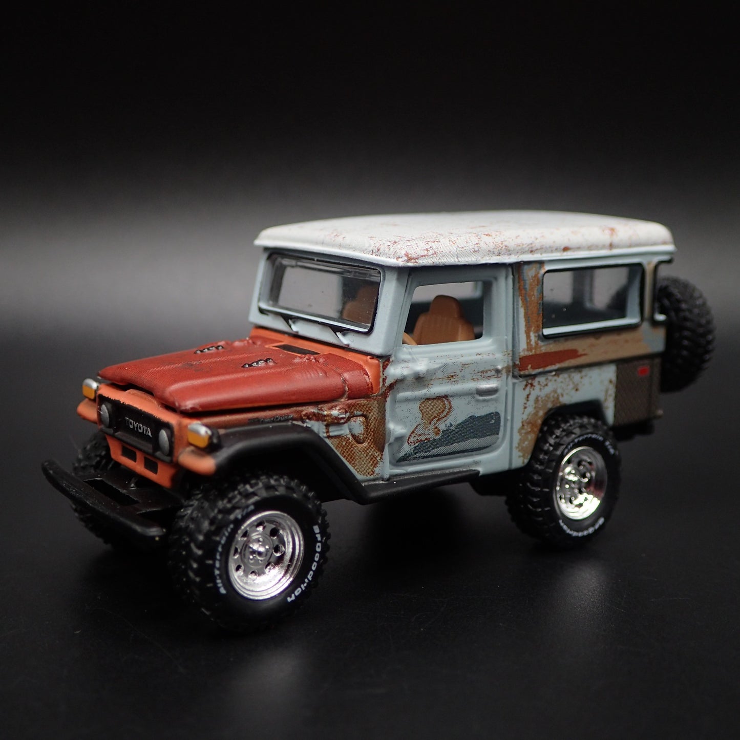 1980 80 TOYOTA LAND CRUISER FJ40 BARN FIND 1/64 SCALE DIORAMA DIECAST MODEL CAR