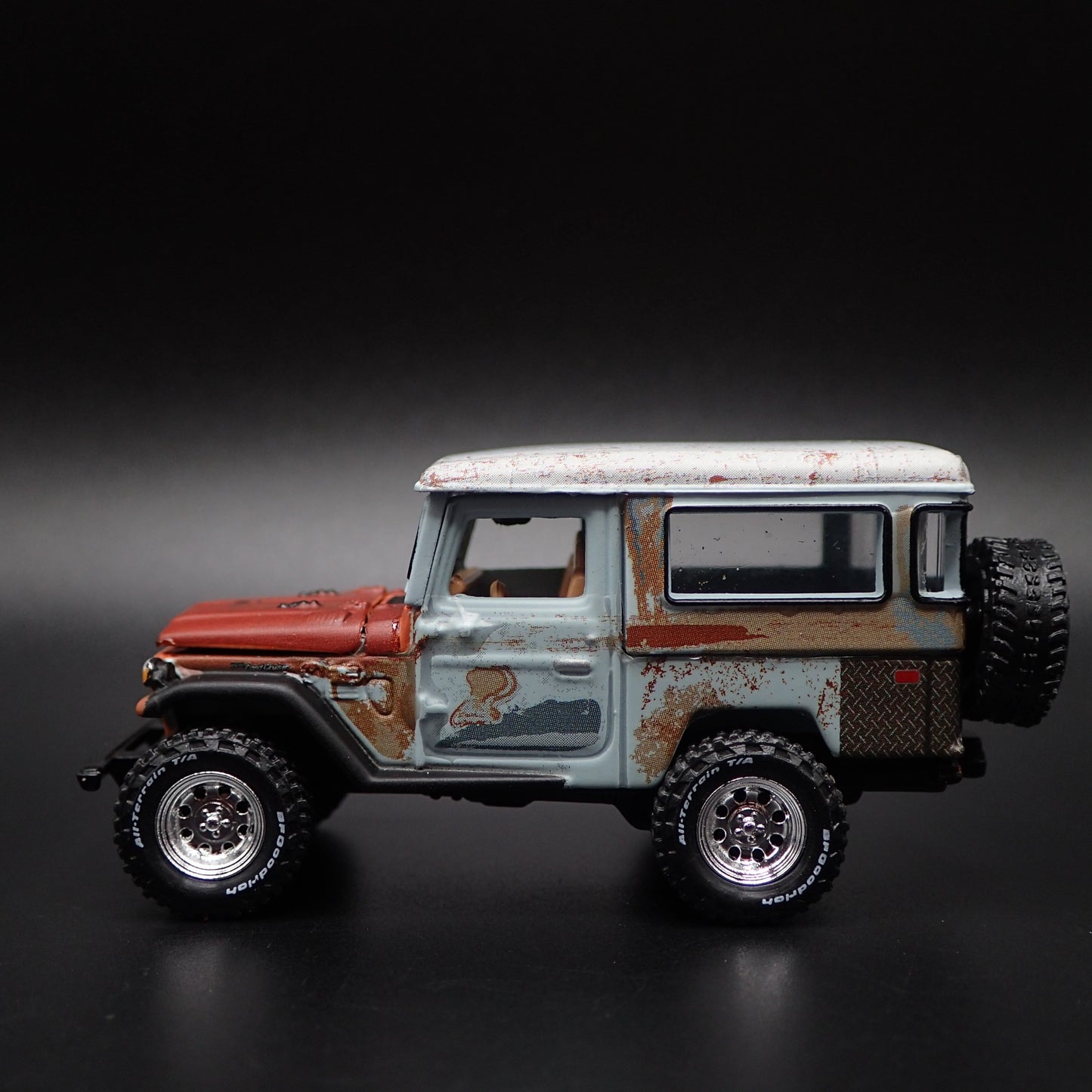 1980 80 TOYOTA LAND CRUISER FJ40 BARN FIND 1/64 SCALE DIORAMA DIECAST MODEL CAR