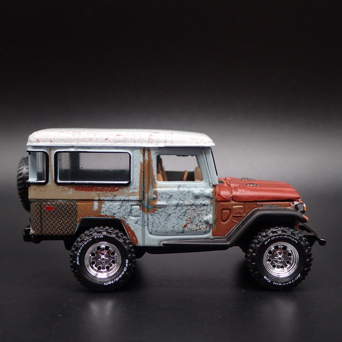 1980 80 TOYOTA LAND CRUISER FJ40 BARN FIND 1/64 SCALE DIORAMA DIECAST MODEL CAR
