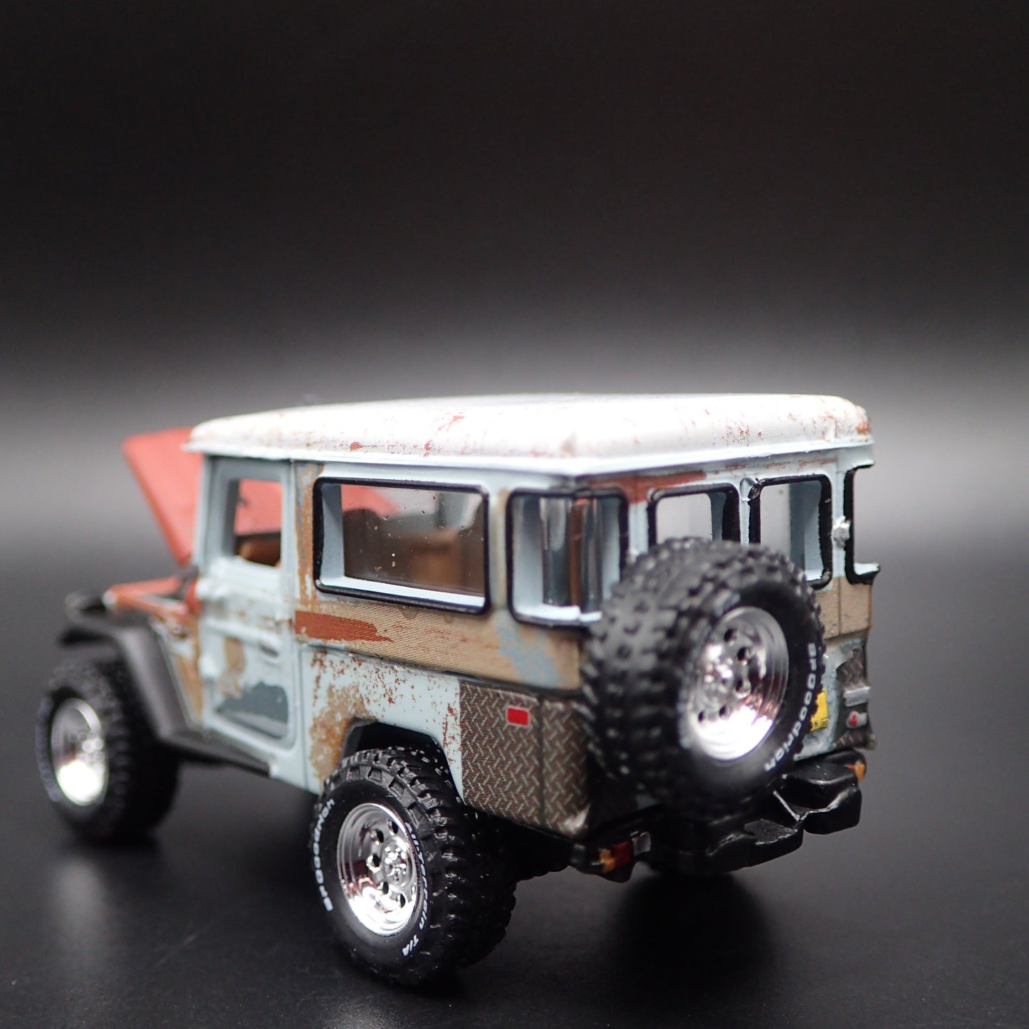 1980 80 TOYOTA LAND CRUISER FJ40 BARN FIND 1/64 SCALE DIORAMA DIECAST MODEL CAR