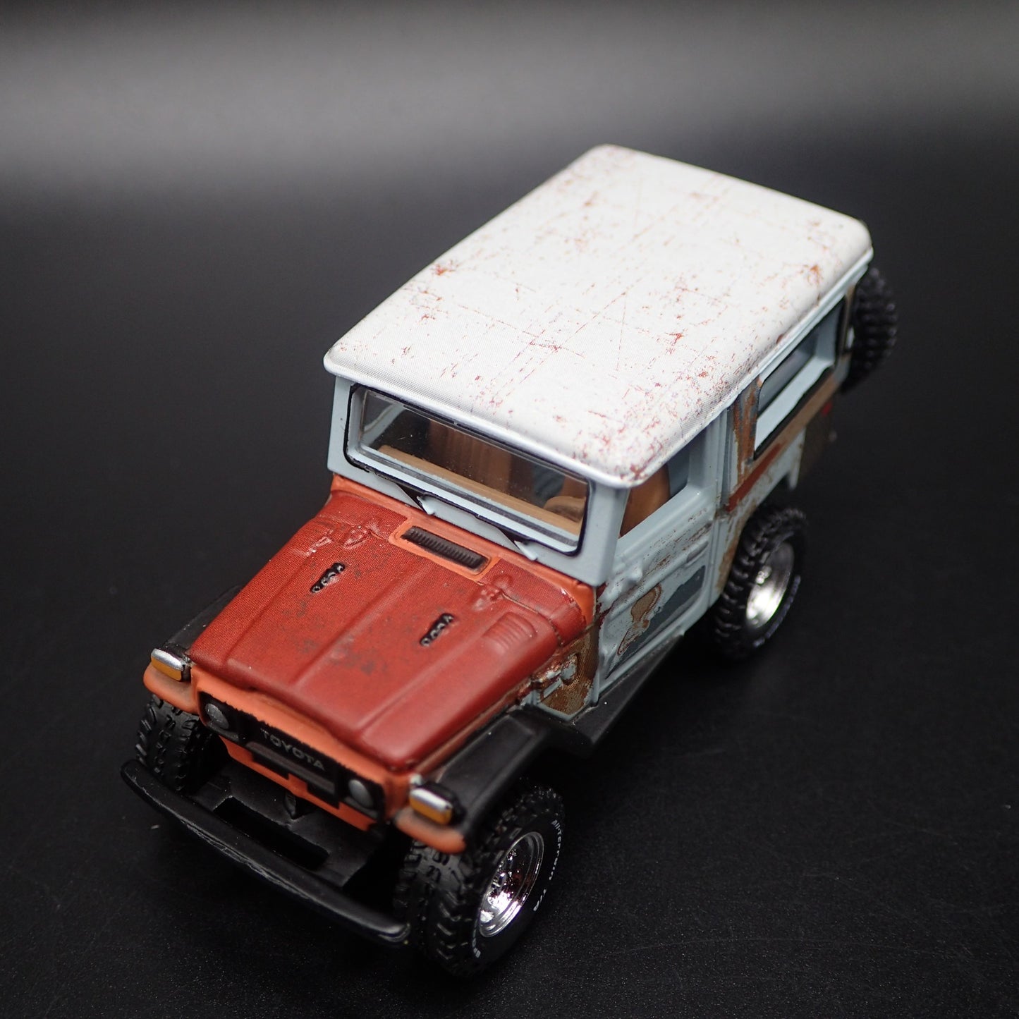 1980 80 TOYOTA LAND CRUISER FJ40 BARN FIND 1/64 SCALE DIORAMA DIECAST MODEL CAR