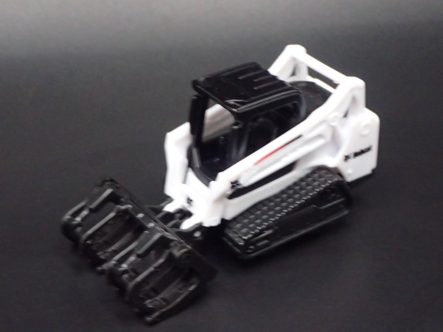 CONSTRUCTION SKID STEER BOBCAT LOADER WHITE 1:64 SCALE DIECAST MODEL CAR