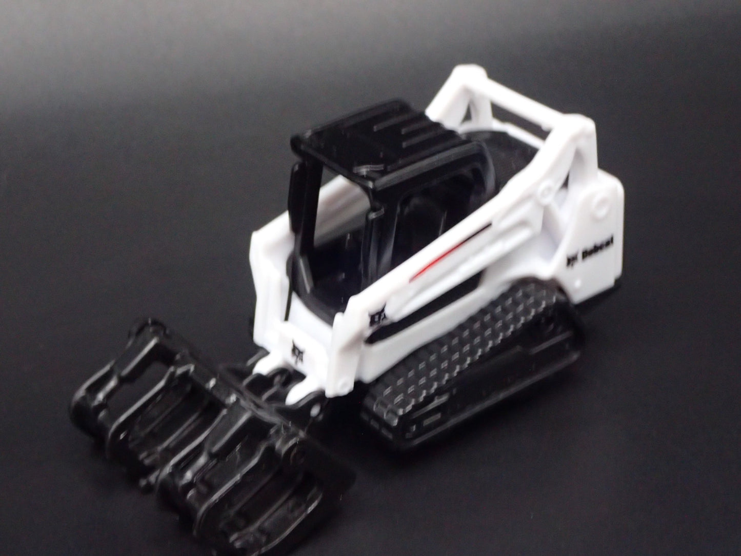 CONSTRUCTION SKID STEER BOBCAT LOADER WHITE 1:64 SCALE DIECAST MODEL CAR