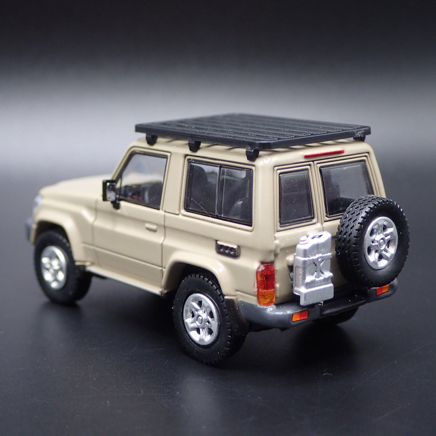 TOYOTA LAND CRUISER 70 SERIES 1/64 SCALE COLLECTIBLE DIORAMA DIECAST MODEL CAR