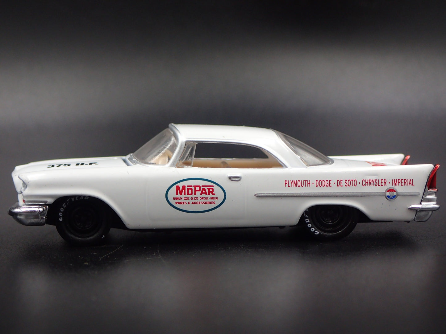 1957 57 CHRYSLER 300C MOPAR 1:64 SCALE COLLECTIBLE DIORAMA DIECAST MODEL CAR