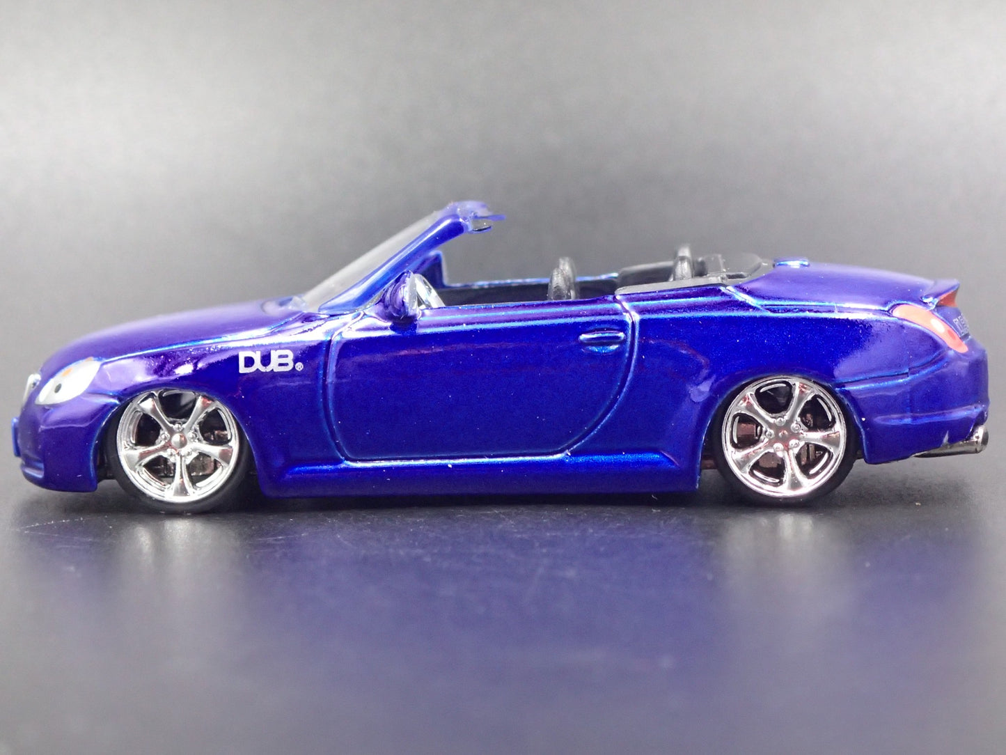 2001 - 2005 LEXUS SC430 CONVERTIBLE BLUE 1/64 SCALE DIORAMA DIECAST MODEL CAR
