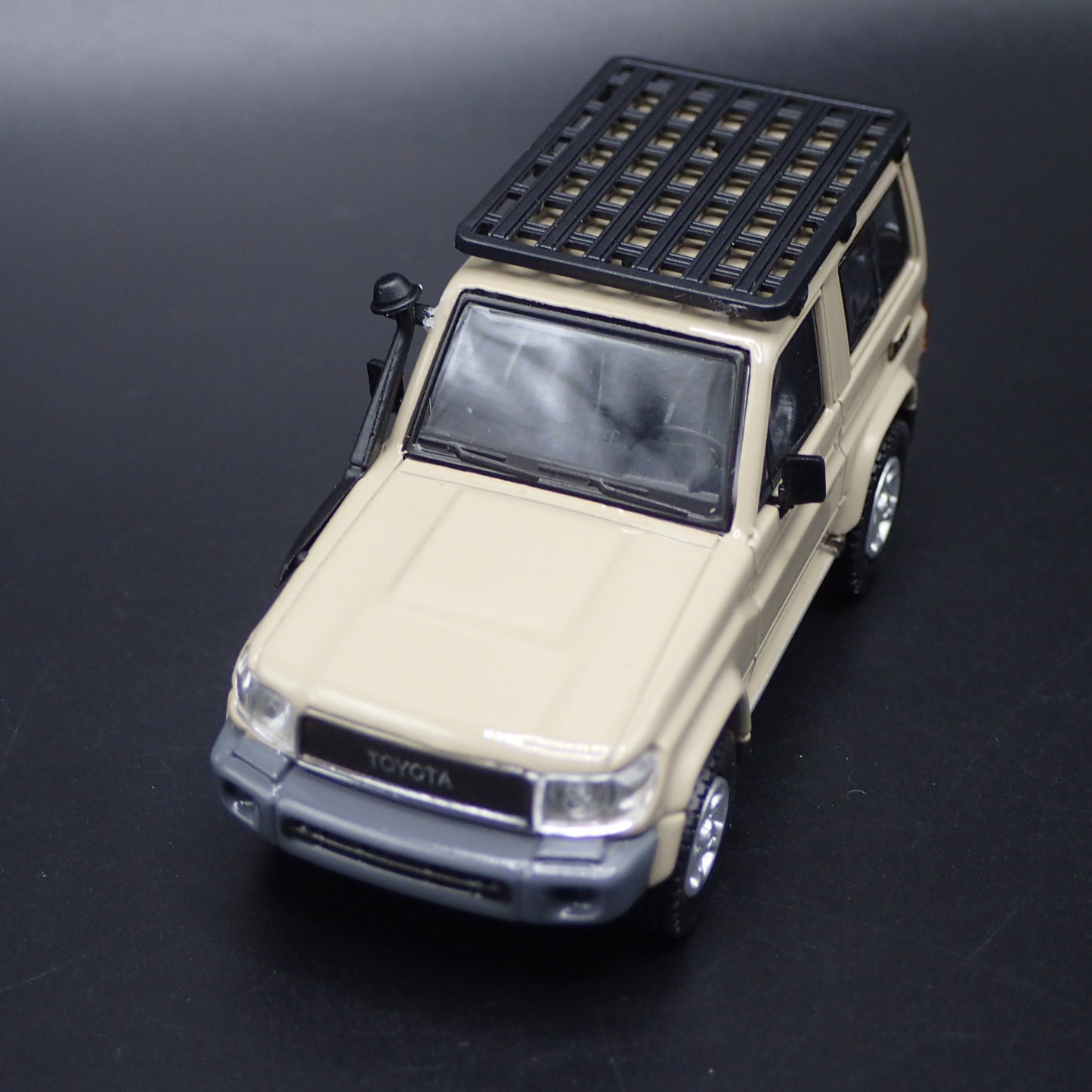 TOYOTA LAND CRUISER 70 SERIES 1/64 SCALE COLLECTIBLE DIORAMA DIECAST MODEL CAR