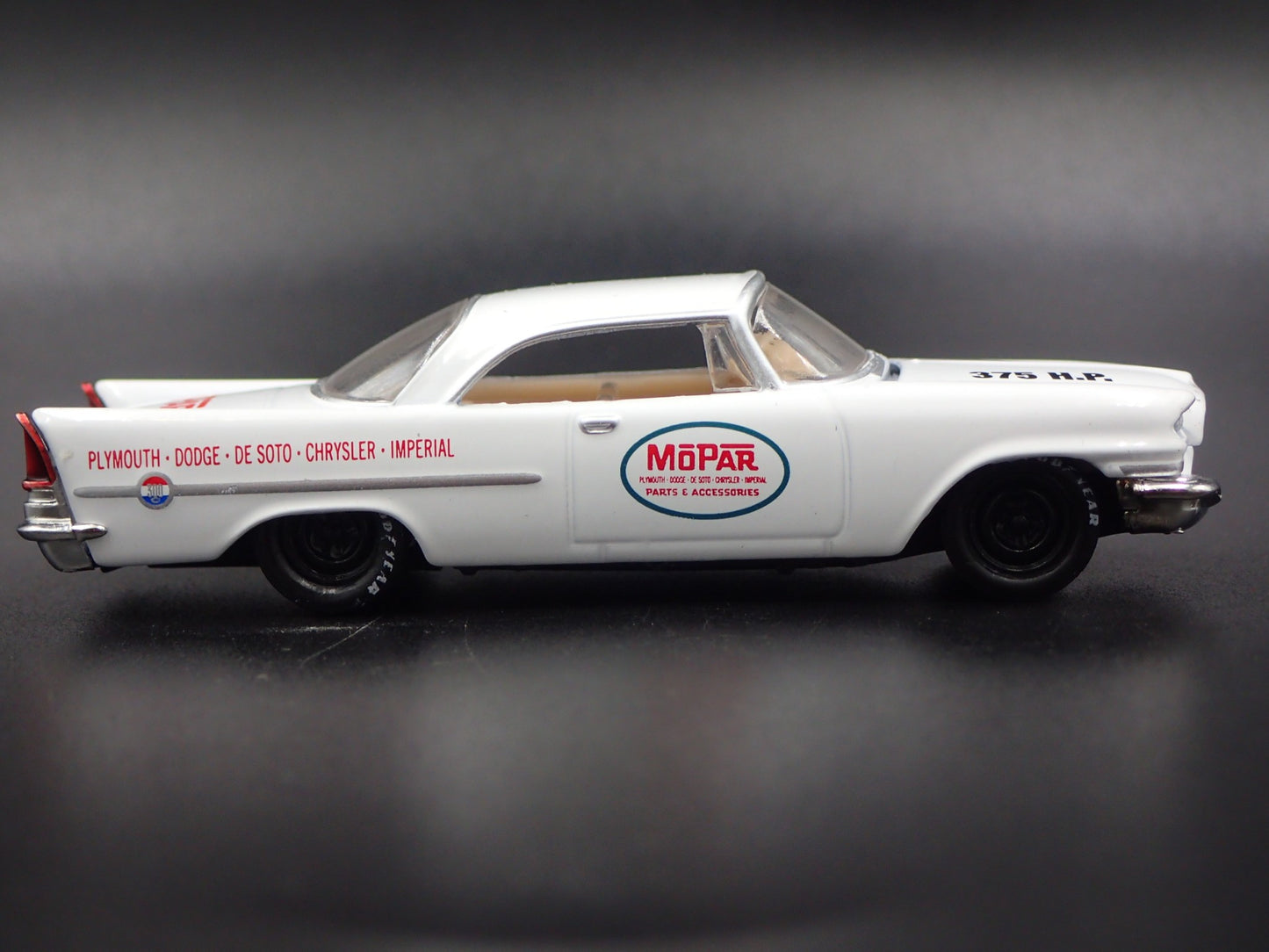 1957 57 CHRYSLER 300C MOPAR 1:64 SCALE COLLECTIBLE DIORAMA DIECAST MODEL CAR