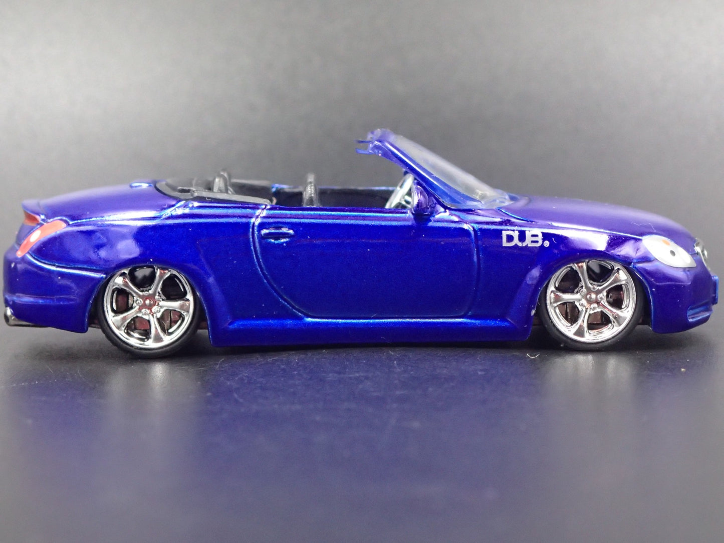2001 - 2005 LEXUS SC430 CONVERTIBLE BLUE 1/64 SCALE DIORAMA DIECAST MODEL CAR