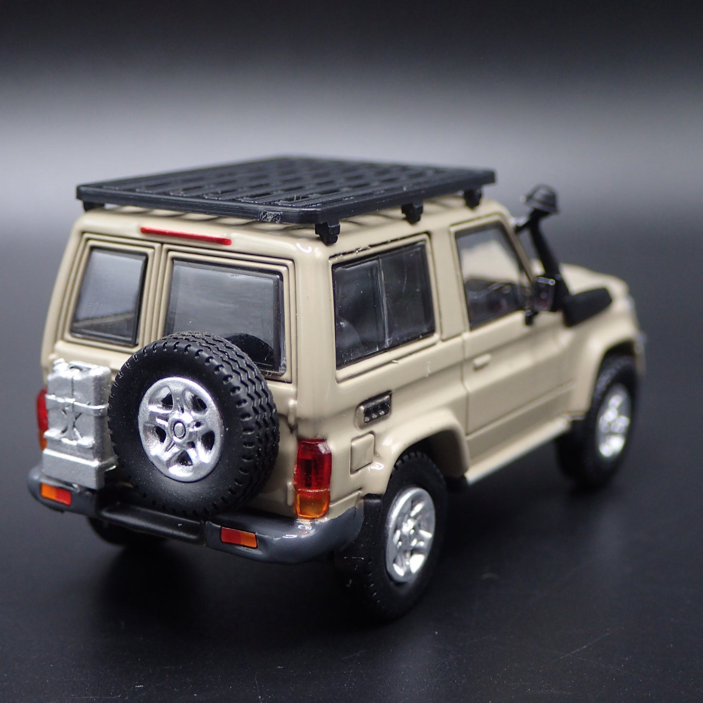 TOYOTA LAND CRUISER 70 SERIES 1/64 SCALE COLLECTIBLE DIORAMA DIECAST MODEL CAR