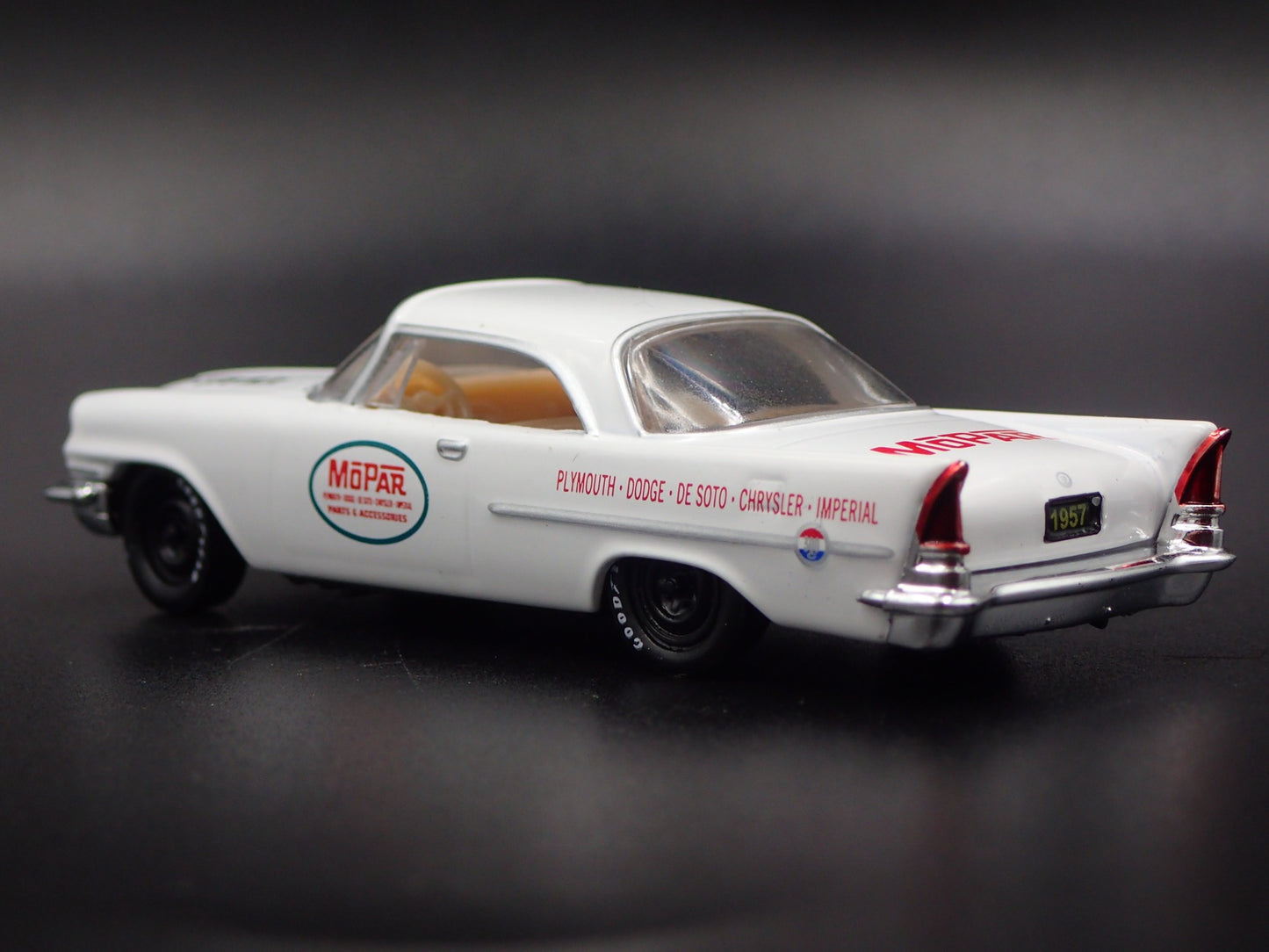 1957 57 CHRYSLER 300C MOPAR 1:64 SCALE COLLECTIBLE DIORAMA DIECAST MODEL CAR