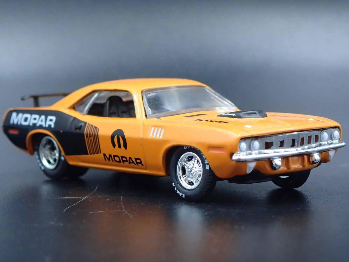 1971 71 PLYMOUTH HEMI CUDA MOPAR ORANGE 1:64 SCALE DIORAMA DIECAST MODEL CAR