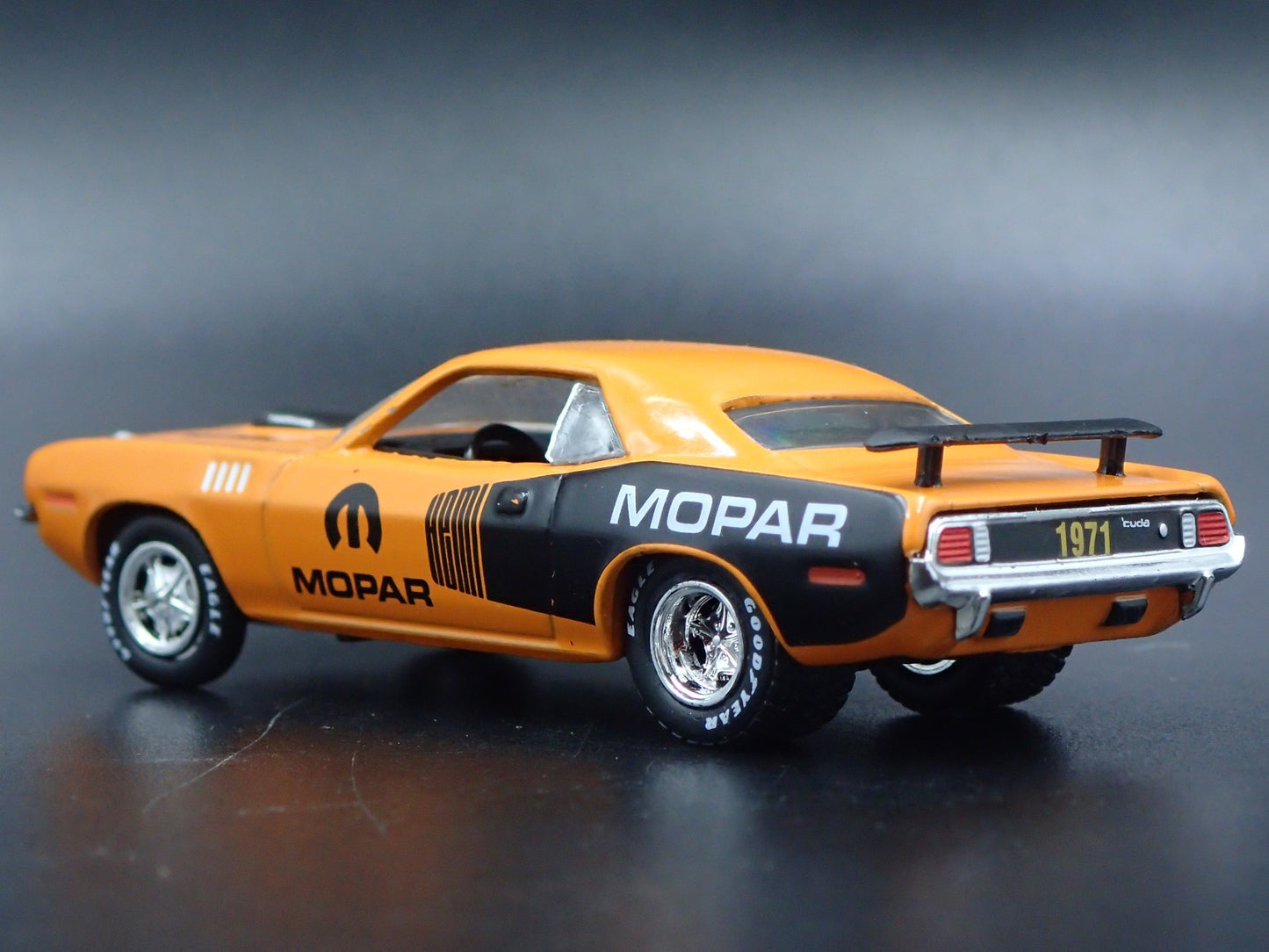 1971 71 PLYMOUTH HEMI CUDA MOPAR ORANGE 1:64 SCALE DIORAMA DIECAST MODEL CAR