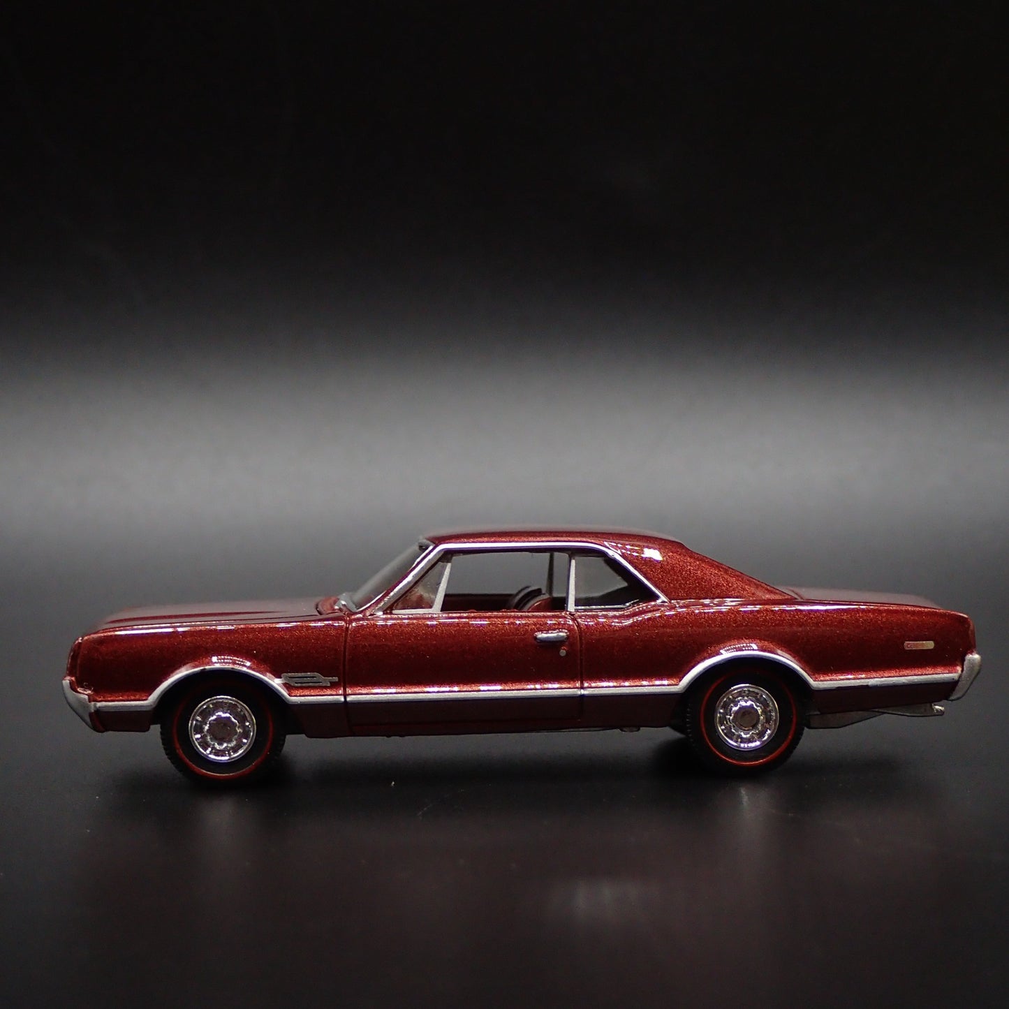 1966 66 OLDS OLDSMOBILE 442 1/64 SCALE COLLECTIBLE DIORAMA DIECAST MODEL CAR