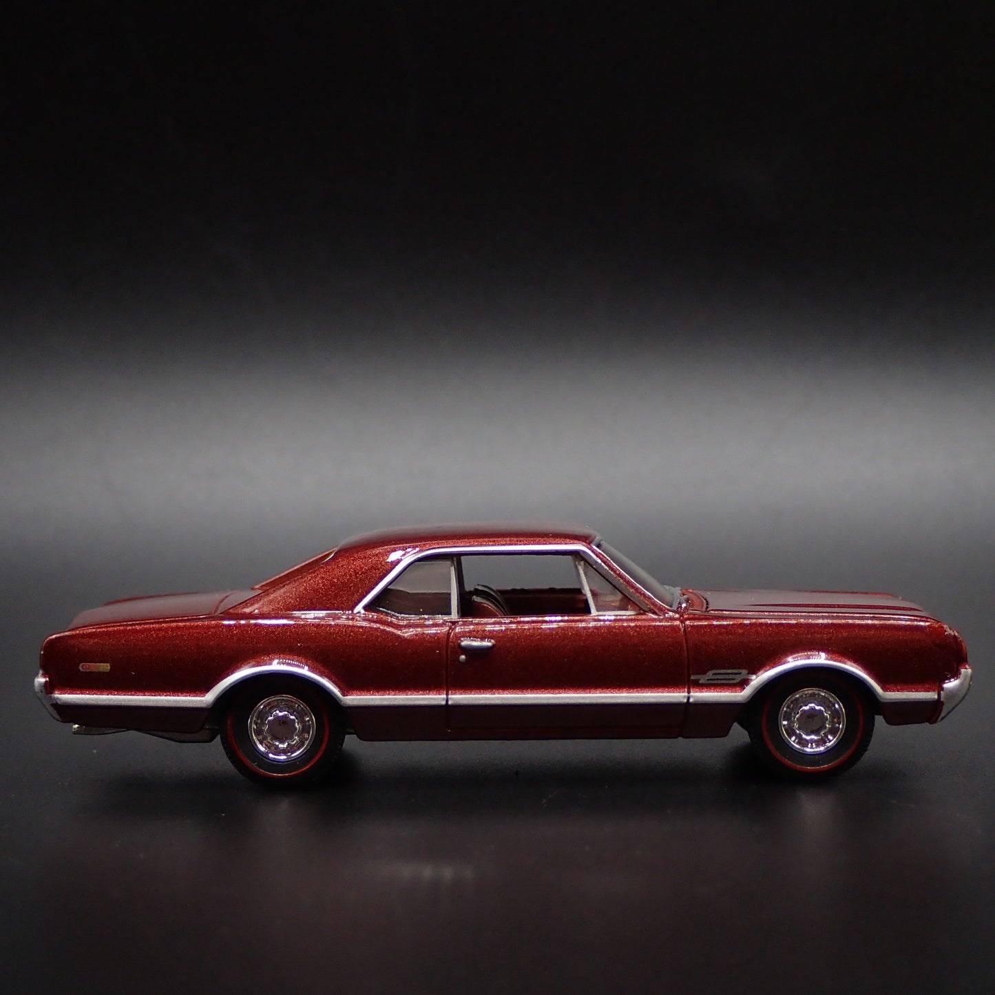 1966 66 OLDS OLDSMOBILE 442 1/64 SCALE COLLECTIBLE DIORAMA DIECAST MODEL CAR