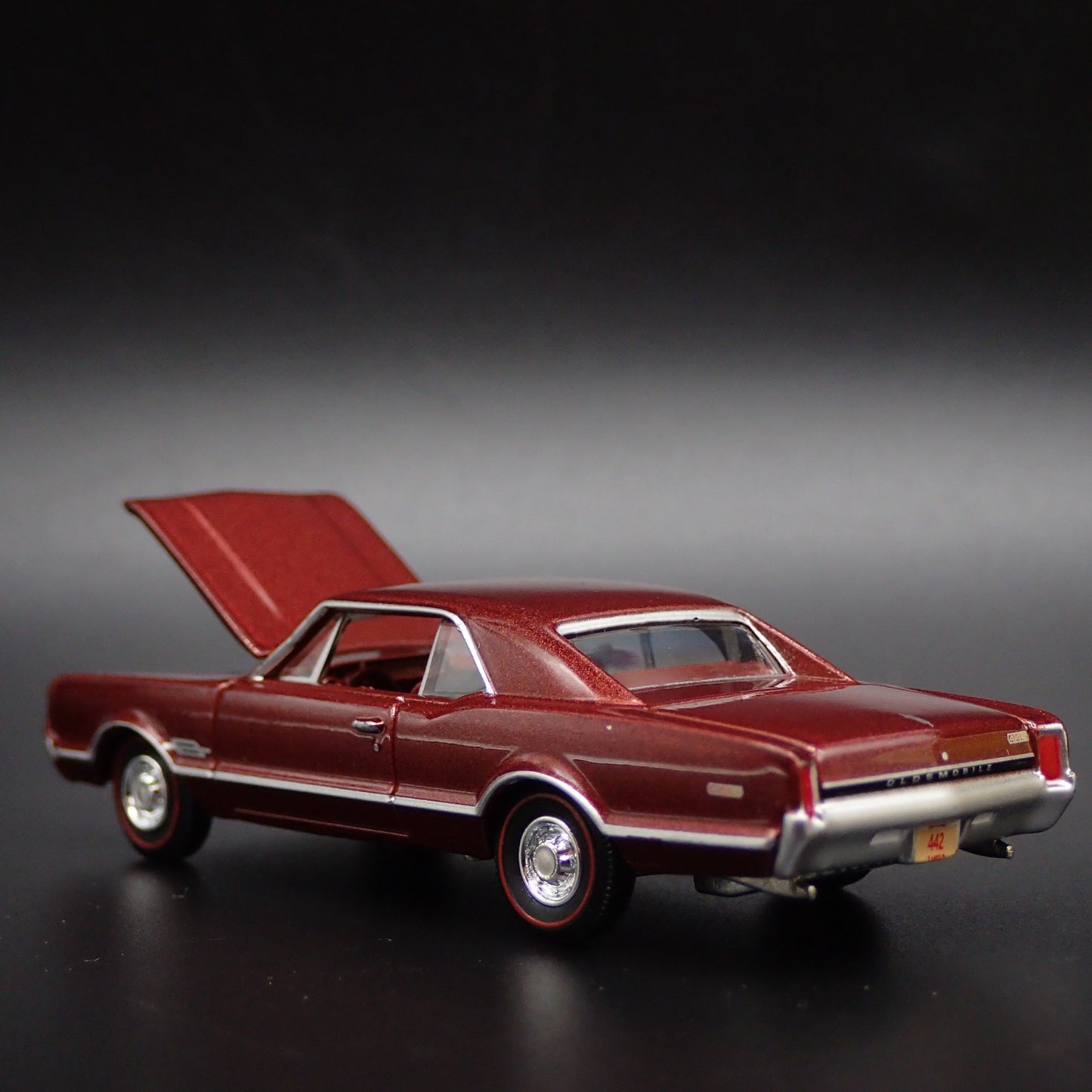 1966 66 OLDS OLDSMOBILE 442 1/64 SCALE COLLECTIBLE DIORAMA DIECAST MODEL CAR