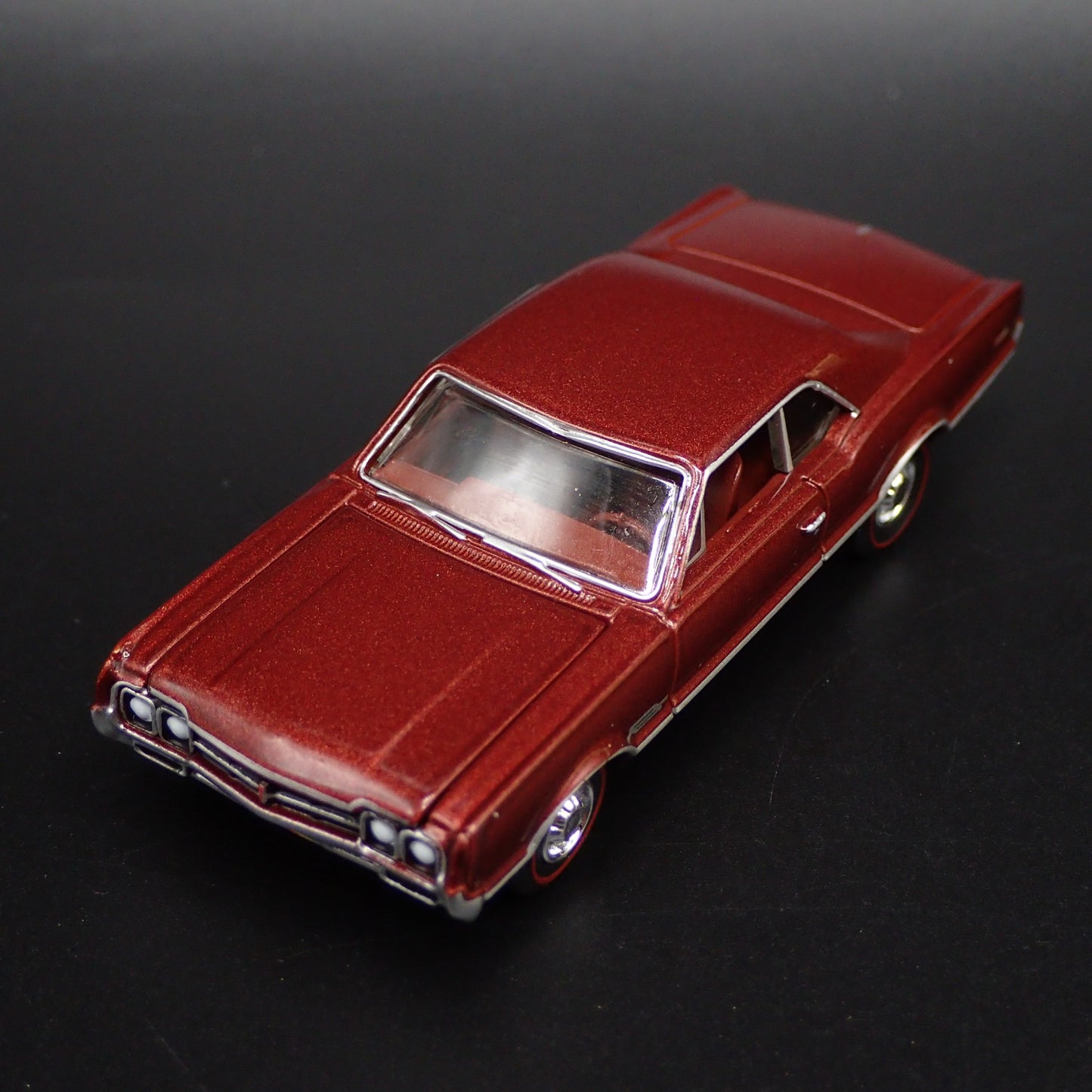 1966 66 OLDS OLDSMOBILE 442 1/64 SCALE COLLECTIBLE DIORAMA DIECAST MODEL CAR
