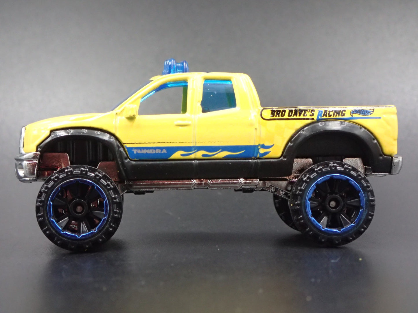 2007-2021 TOYOTA TUNDRA PICKUP TRUCK 4X4 1/64 SCALE DIORAMA DIECAST MODEL CAR