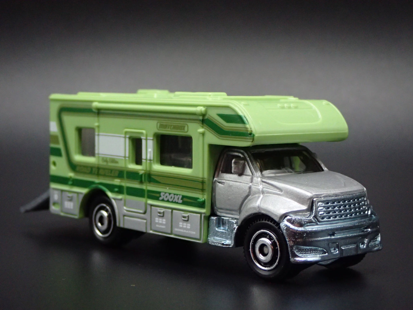 MODERN MOTORHOME RV GREEN 1:64 MB SCALE COLLECTIBLE DIORAMA DIECAST MODEL CAR