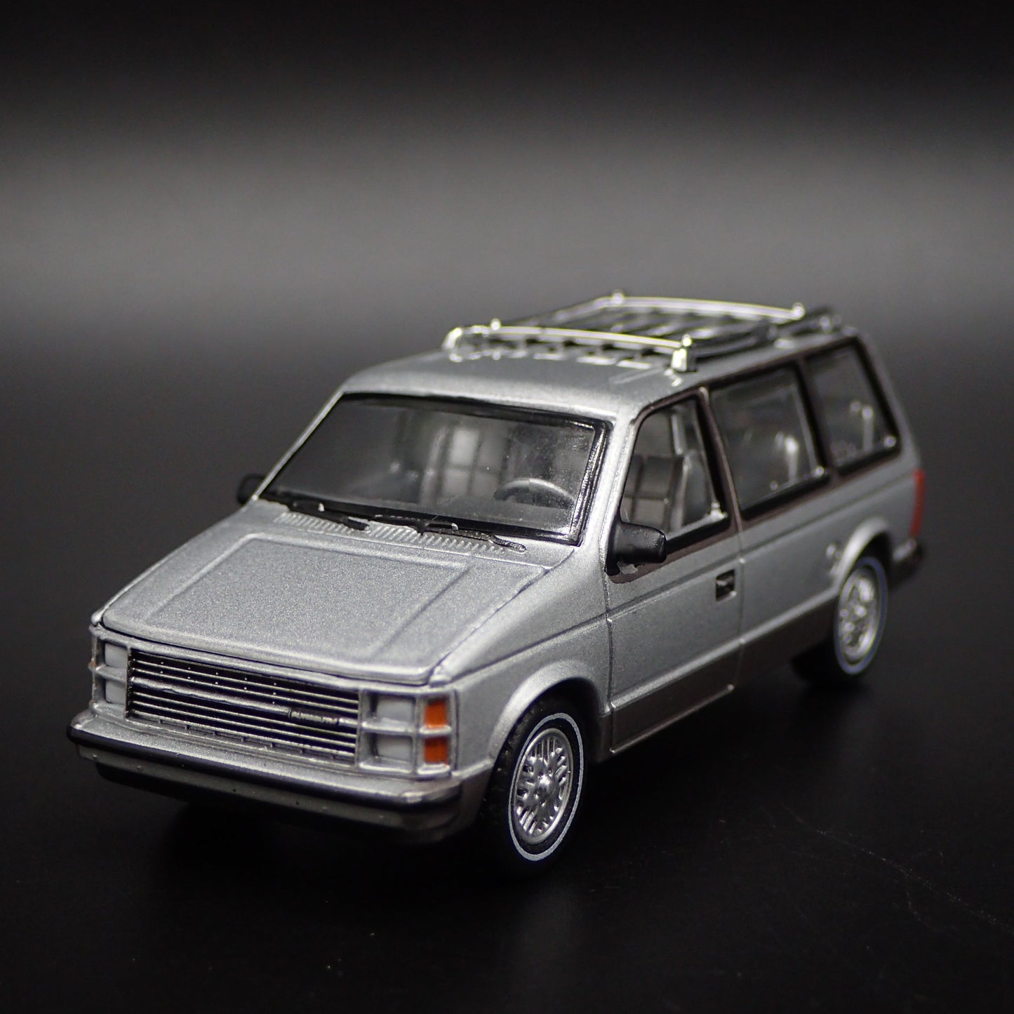1984-1990 PLYMOUTH VOYAGER MINIVAN CARAVAN  1/64 SCALE DIORAMA DIECAST MODEL CAR